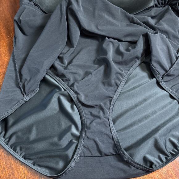 Torrid‎ Wire Free One Piece Swimsuit Size 4X (26) Rhinestone Black Halter NWT - Picture 5 of 9